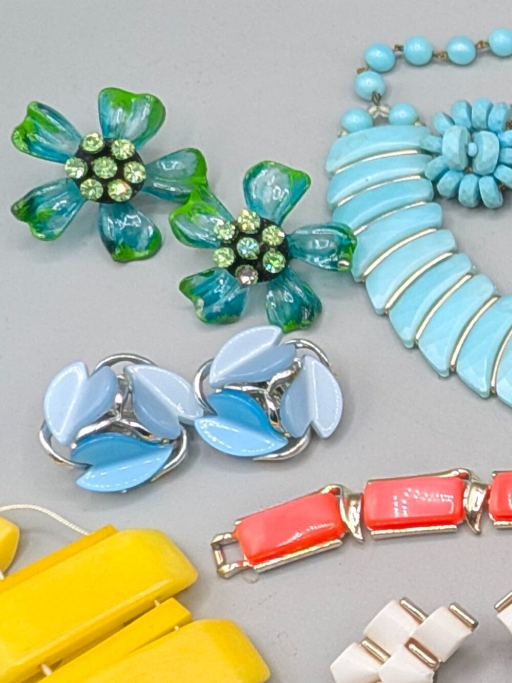 Vintage Early Plastic Jewelry, 12 Pairs Earrings +more - Picture 2 of 14